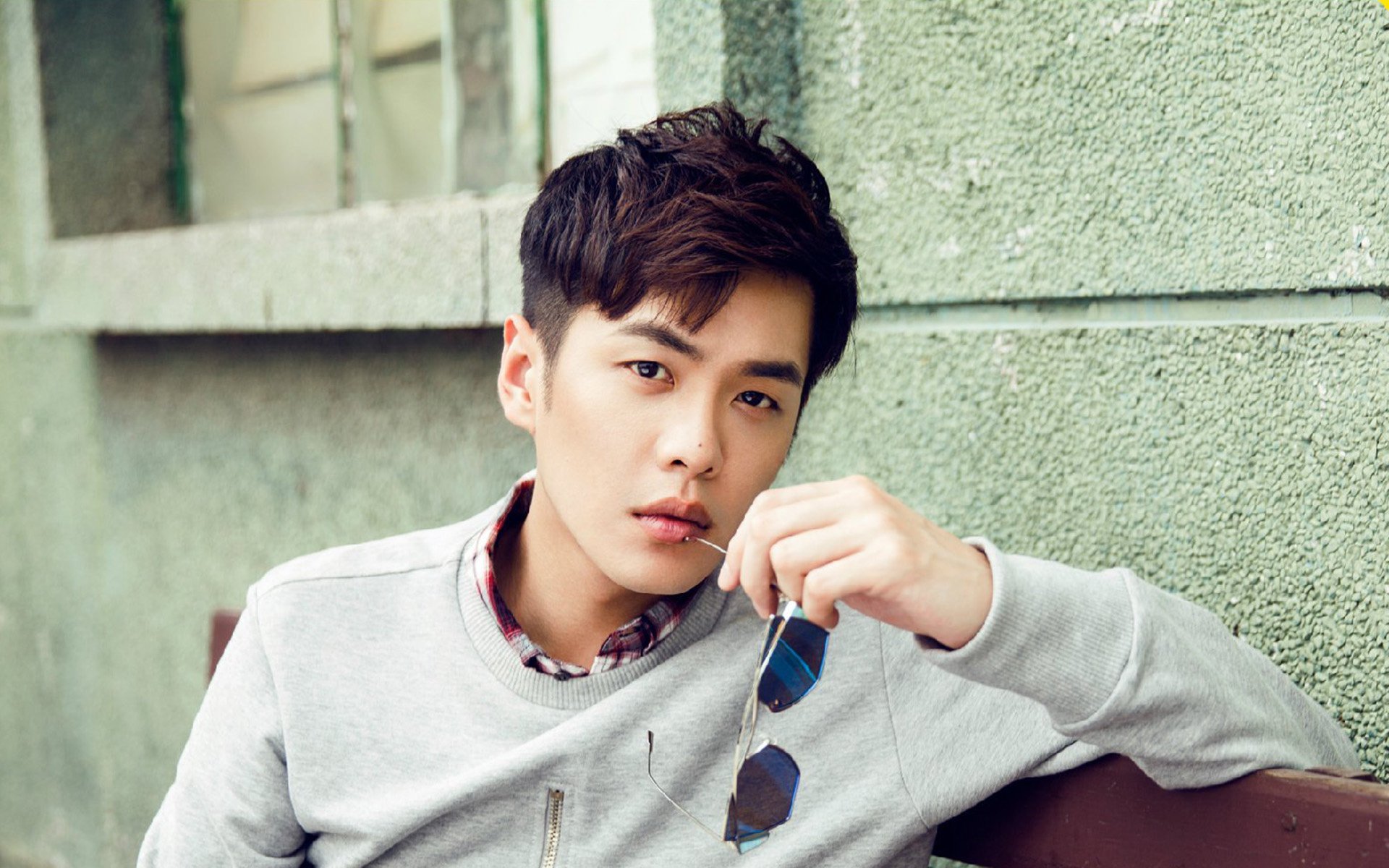 新加坡骑手Rachael Leong在Jumping World Challenge中获得总冠军,展现出色骑术。